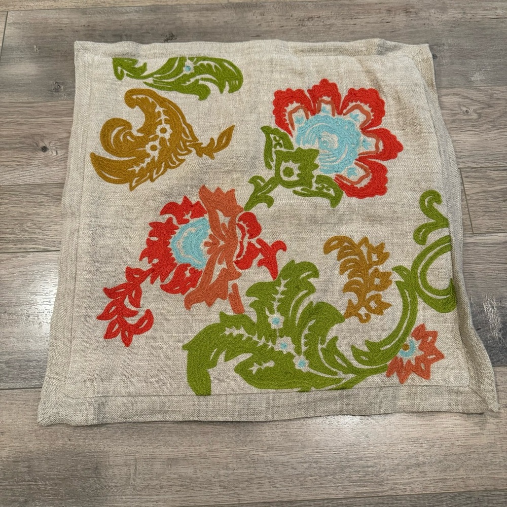 Villa Linen Embroidered Floral Throw Pillow Bohemian MCM Granny Cottage 18x18